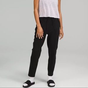 Lululemon Stretch High-Rise Pant 7/8 Length in Black size 2